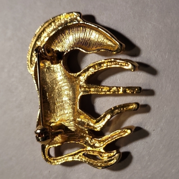 Gold Brooch - Picture 2 of 6